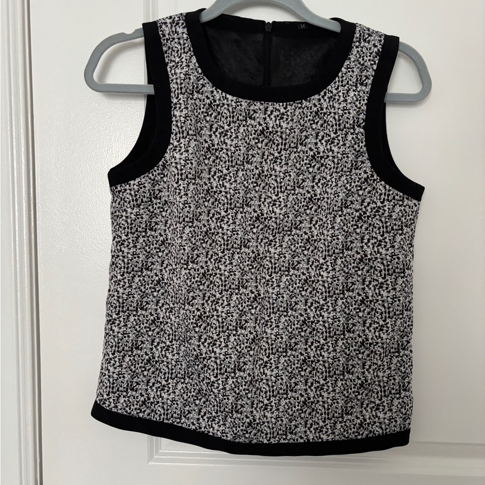 Women's Black and White Sleeveless Top